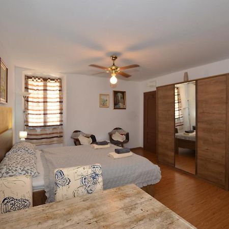 Ferri 16 Studio Rovinj Bagian luar foto