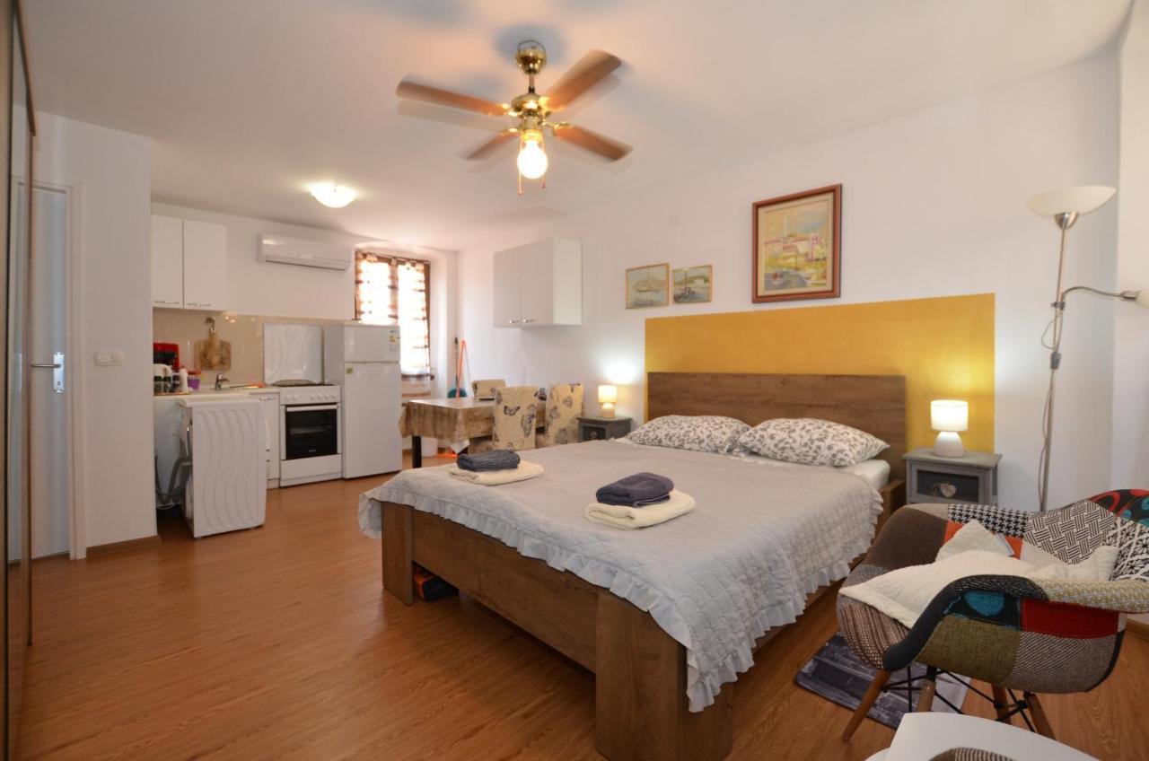 Ferri 16 Studio Rovinj Bagian luar foto