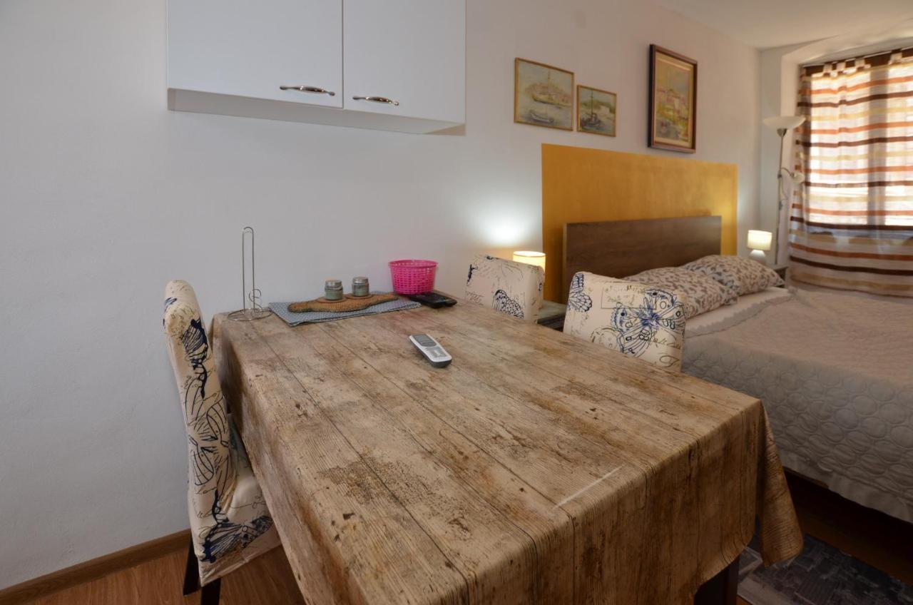 Ferri 16 Studio Rovinj Bagian luar foto
